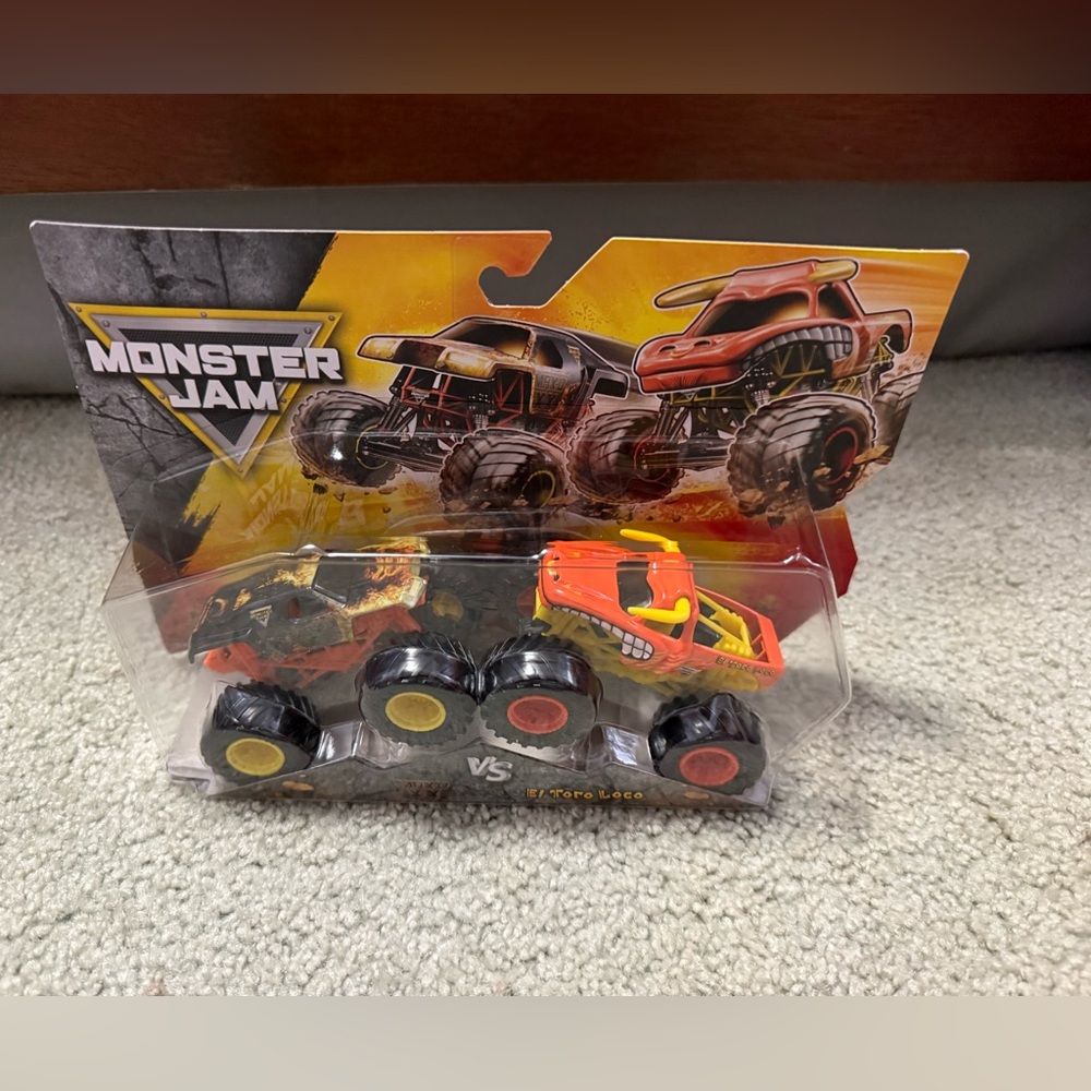 New Monster Jam Maxx D vs El Toro Loco